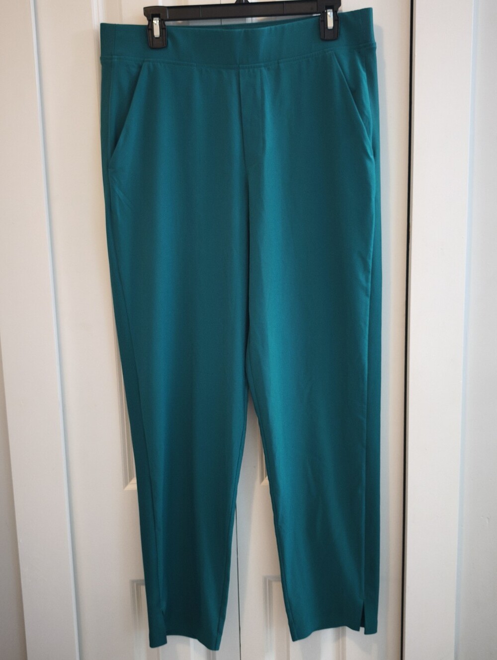 NWOT Athleta Green Pull-On Ankle Pants Size 12 Stretch